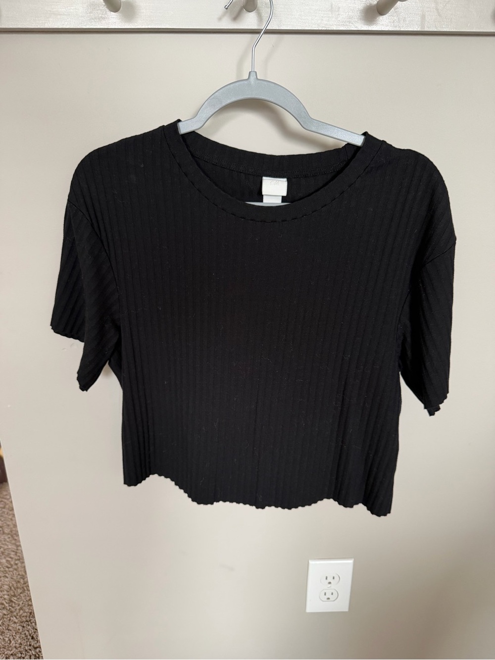 H&M Black Ribbed Short Sleeve Cropped Tee